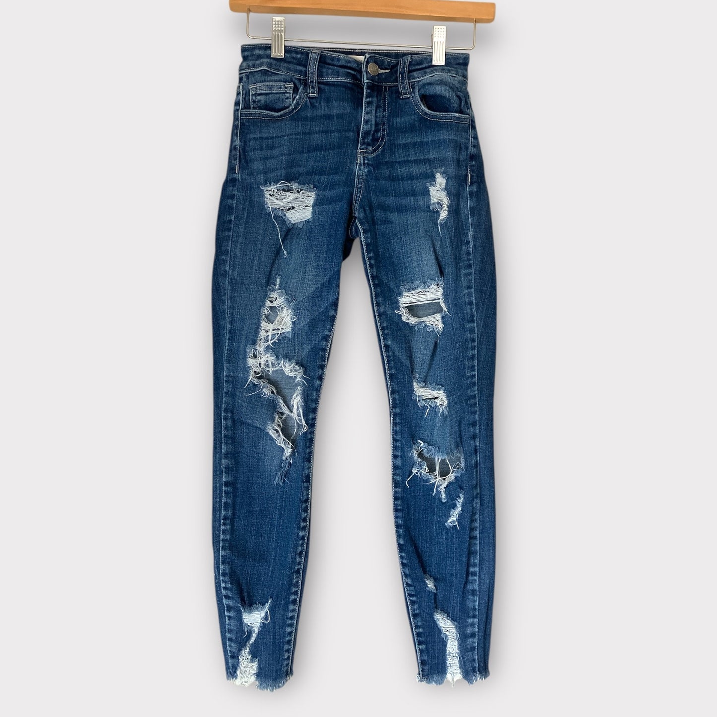 Cello mid rise skinny curvy fit skinny distressed 0